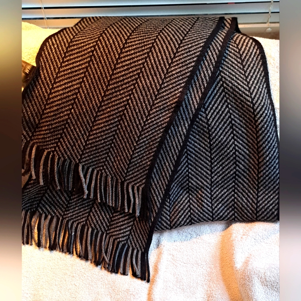 Ladies Long H&M Fringed Scarf Black/Grey. NWOT APPROX 78 IN GREAT Condition
